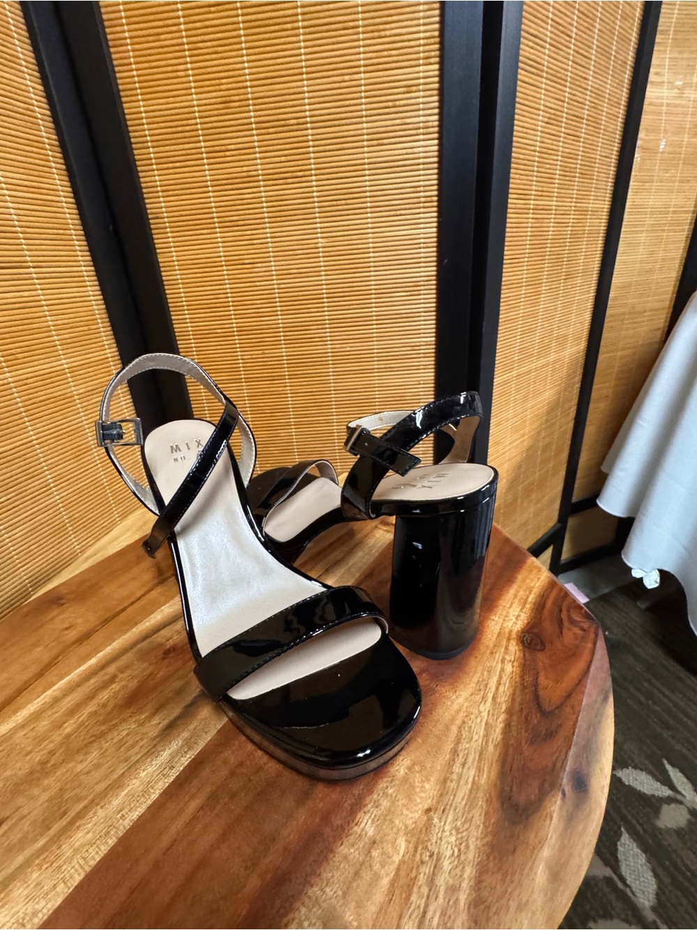 Mix No. 6 Sundra Sandal size 8.5